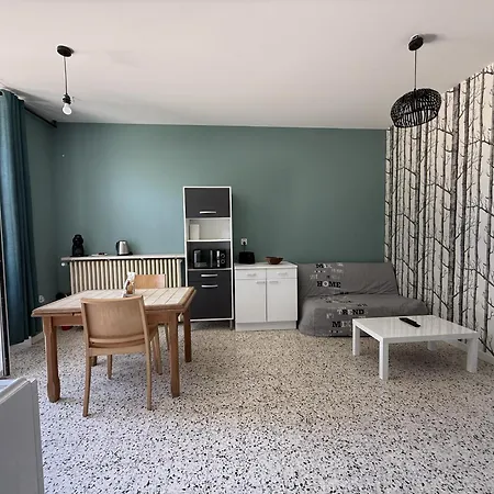 Le Séquoia Du Milieu Pour 2 Personnes, Apartamento Airvault