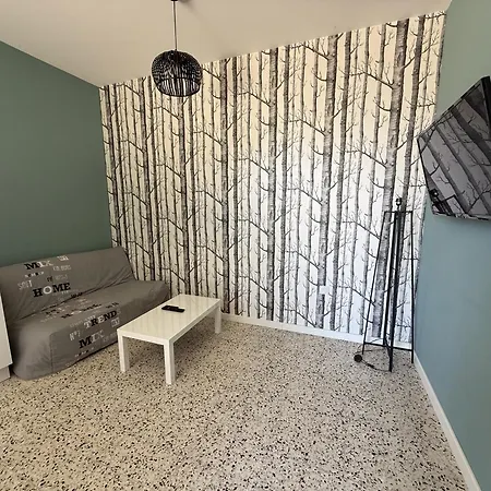 Le Séquoia Du Milieu Pour 2 Personnes, Apartamento Airvault